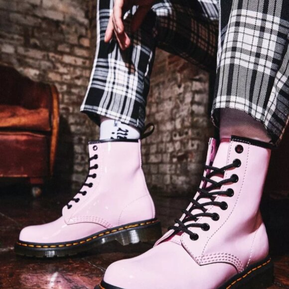 NEW Dr. Martens 1460 Women's Patent Leather Lace Up Boots - Picture 2 of 3